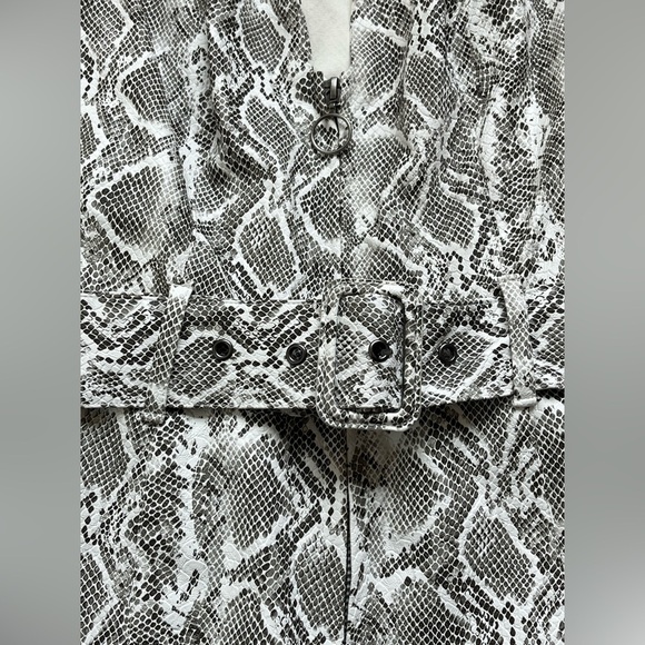 NWT Urban Outfitters Viper Snakeskin Romper SZ small - Picture 5 of 9